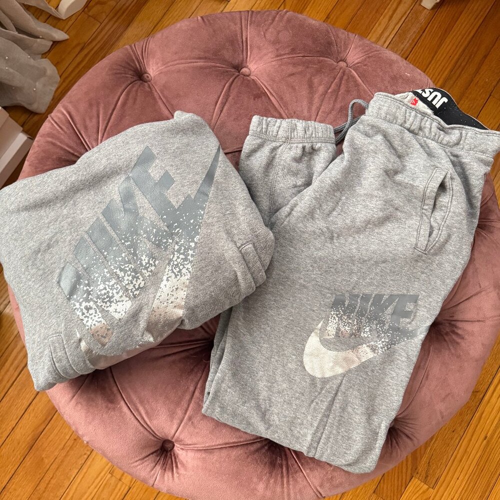 NIKE- GREY AND METALLIC SILVER - JOGGER AND HOODIE SET